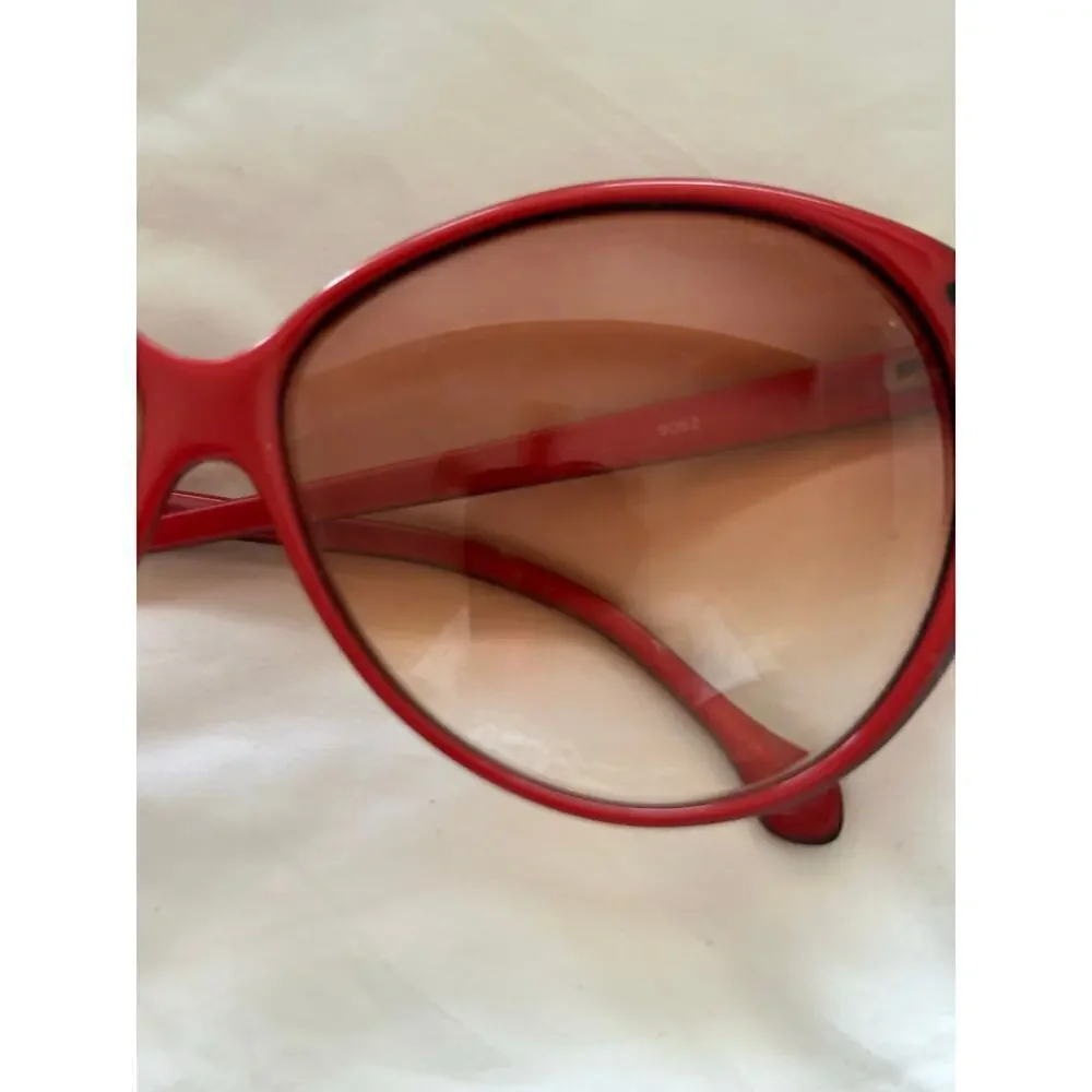 Gucci Women's Red Plastic Oversized Tinted Sunglasses